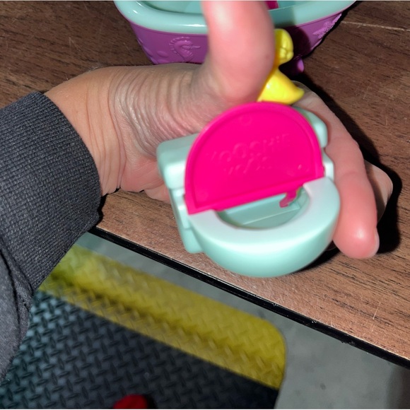 KOOSHIE KOOS ACCESSORIES - Picture 2 of 11